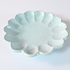 Pastel Blue Flower-Shaped  Round Plate M